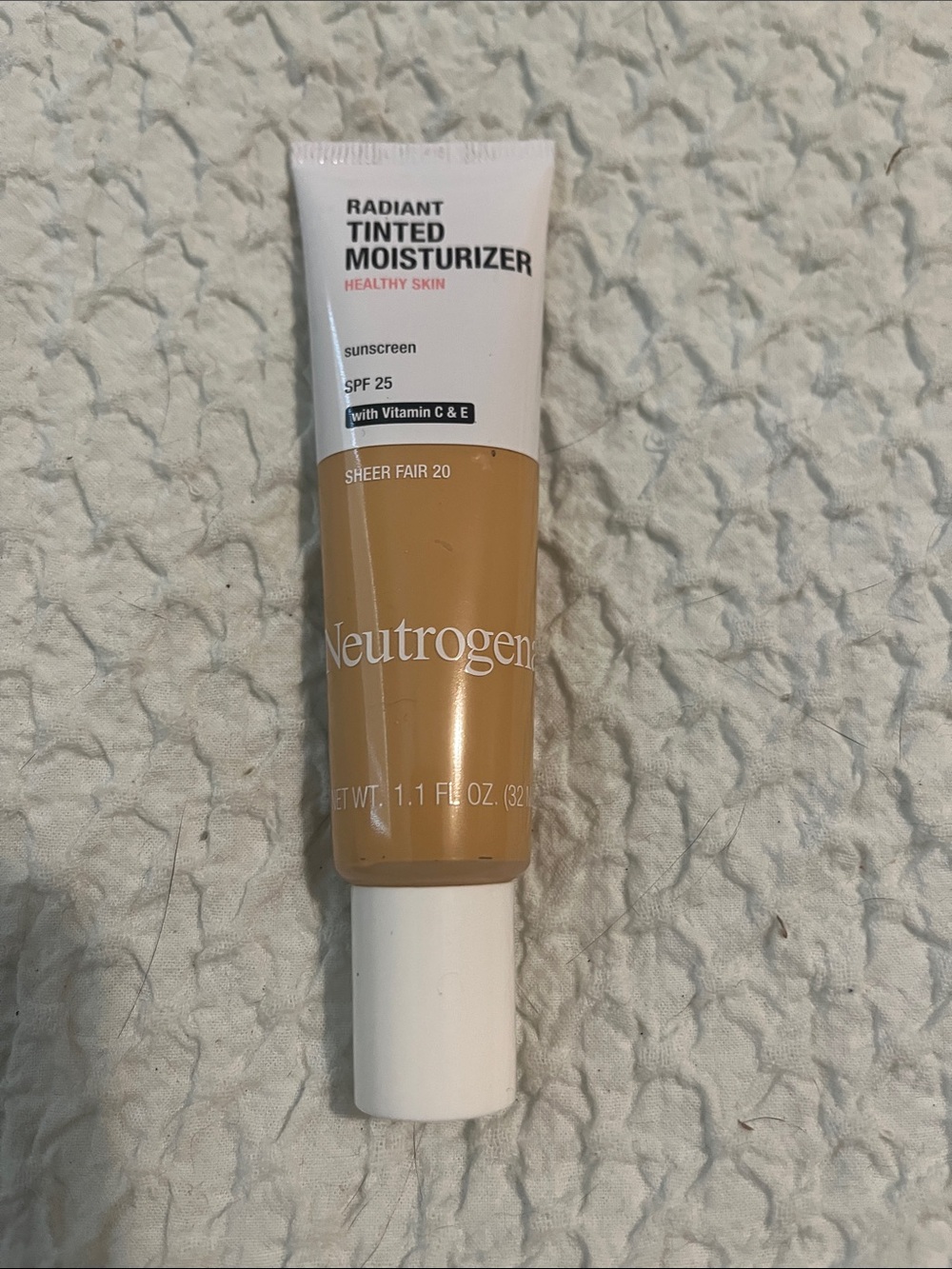 NWT Neutrogena Tinted Moisturizer with SPF Sheer Fair 20